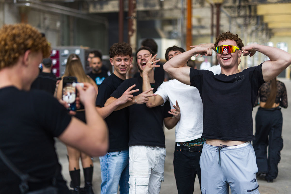 Loading... just a sec